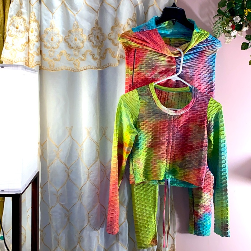 Brand new tie-dye, crop top in tights great quality spring set